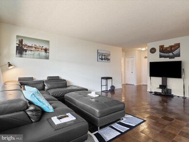 Skyline Plaza unit 2002S, Falls Church, VA 22041 - photo 5