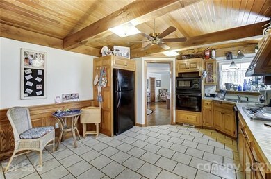 8533 Pine Cir, Charlotte, NC 28215 - photo 4