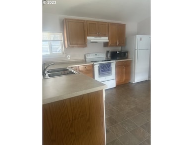 2010 SW 3rd St, Corvallis, OR 97333 - photo 2