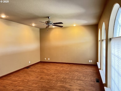 790 W Division Ave, Hermiston, OR 97838 - photo 4