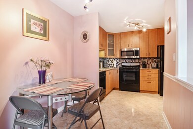 KITCHEN EATING AREA