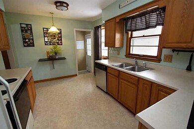 4024 Manor Ln, Des Moines, IA 50310 - photo 7