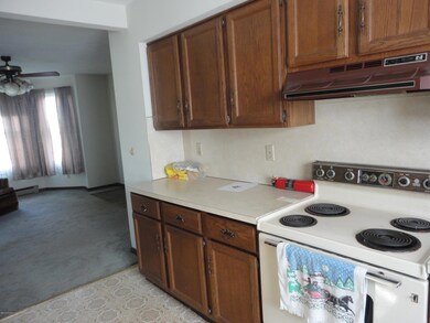 917 Dunmore St, Throop, PA 18512 - photo 7