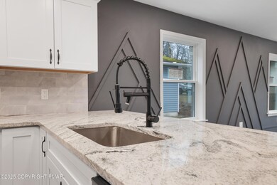 8585 Periwinkle Dr, Tobyhanna, PA 18466 - photo 6