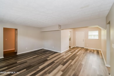 003-photo-living-room-13722645