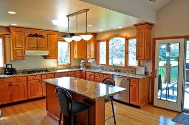 412 Pershing Ave, Wheaton, IL 60189 - photo 3