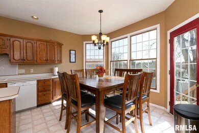 2715 W 46th St, Davenport, IA 52806 - photo 7