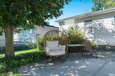 2017 W 36th St, Davenport, IA 52806 - photo 3