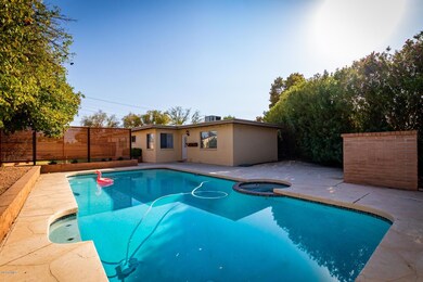 Pool & Spa
