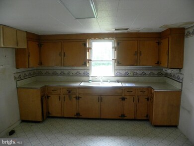 2805 E Weaver Rd, Greencastle, PA 17225 - photo 2