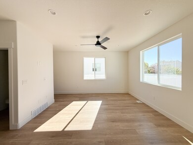 1877 N 70 W unit 618, Tooele, UT 84074 - photo 4
