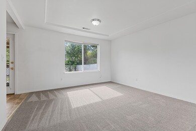 1348 N Modoc Ave, Medford, OR 97504 - photo 7