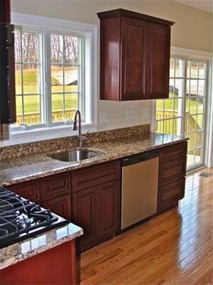 8 Sycamore Ln, Blackstone, MA 01504 - photo 4