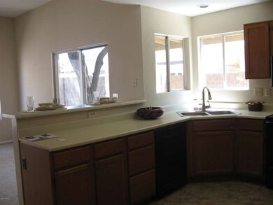 Open Kitchen w/Breakfast Bar
