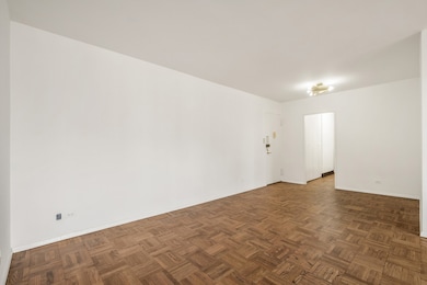 Plaza 400 unit 31 K, New York, NY 10022 - photo 6