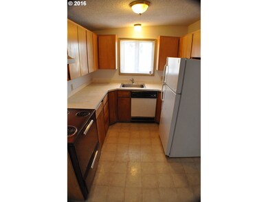 309 W C St, Rainier, OR 97048 - photo 4