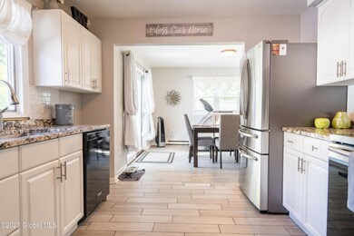 32 Acorn Ave, Rensselaer, NY 12144 - photo 7