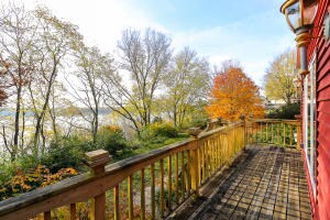 Deck on sourth side