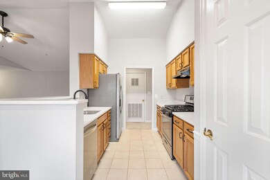 11006 Koman Cir unit 302, Manassas, VA 20109 - photo 5