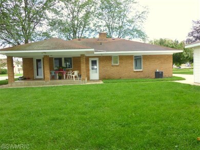 701 Amity St, Lowell, MI 49331 - photo 3