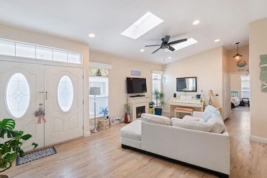 3-web-or-mls-03 - Living Room