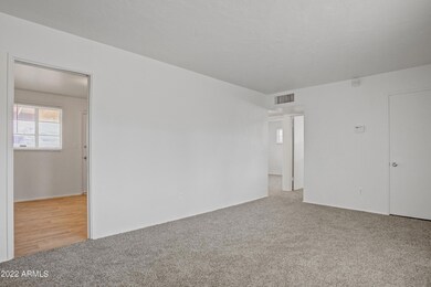004_Living Room
