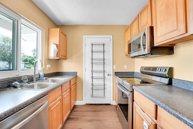 2209 SE East Dunbrooke Cir, Port Saint Lucie, FL 34952 - photo 5