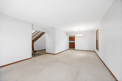 703 Avondale Ln, Aurora, IL 60504 - photo 4