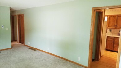 704 E 15th St S, Newton, IA 50208 - photo 5