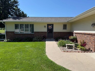 610 E Maple St, Sutton, NE 68979 - photo 2