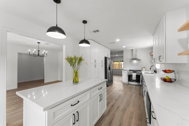 28710 Savannah Dr, Shenandoah, TX 77381 - photo 7