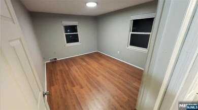 196-198 Tuxedo Pkwy, Newark, NJ 07106 - photo 4