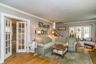 Family Room (3)