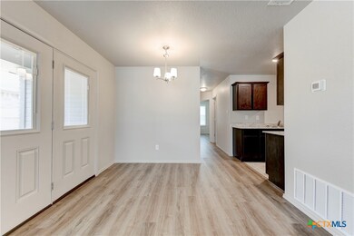 609 Lost Trail unit B, Copperas Cove, TX 76522 - photo 6