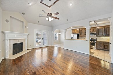 4621 Sharman St, Houston, TX 77009 - photo 2