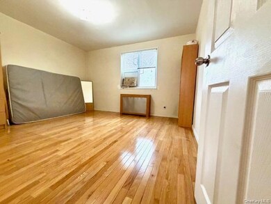 67-20 218th St unit Lower, Oakland Gardens, NY 11364 - photo 5