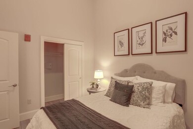 195 Mcgregor St unit 446, Manchester, NH 03102 - photo 5