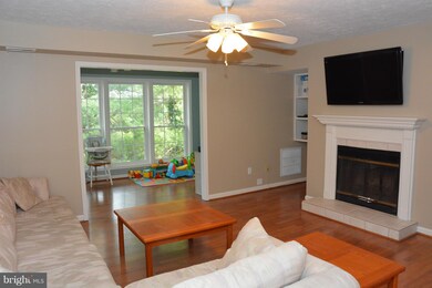 9937 Oakton Terrace Rd unit 9937, Oakton, VA 22124 - photo 6