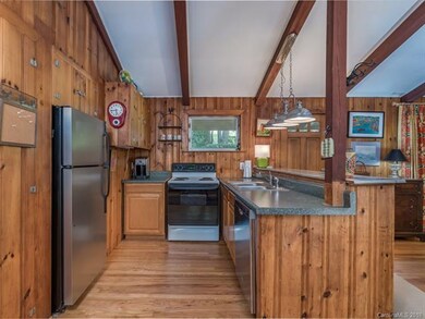 8.4 x 10.5 Kitchen