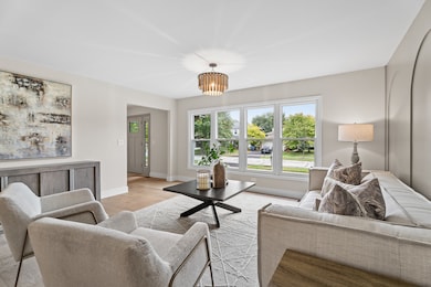 2084 Maplewood Cir, Naperville, IL 60563 - photo 3