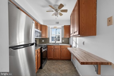 800 South Ave unit B4, Secane, PA 19018 - photo 5