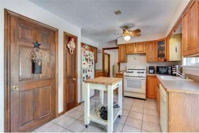 719 Aldrich St, Uxbridge, MA 01569 - photo 6