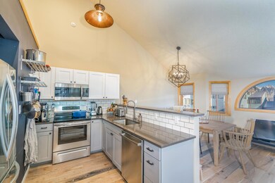 LuLu-City-Telluride-Kitchen-Dining
