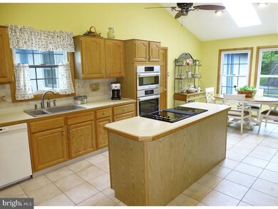 325 Cottonwood Dr, Langhorne, PA 19047 - photo 5