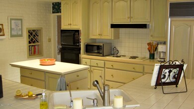 Large Modern Kitchen