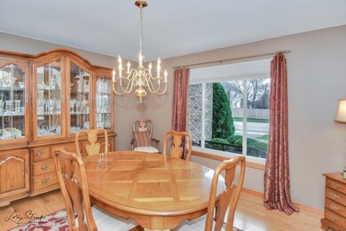 1804 Ranchview Dr, Naperville, IL 60565 - photo 2