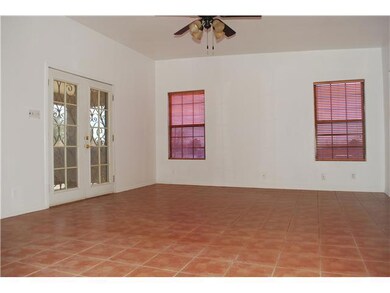565 Riverdale St, El Paso, TX 79907 - photo 4