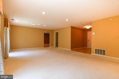 4550 Chaucer Way unit 402, Owings Mills, MD 21117 - photo 5