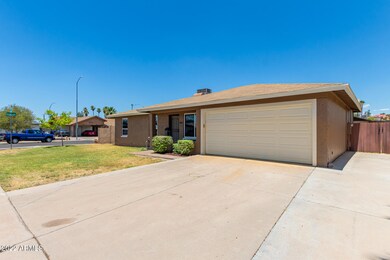 Corner lot with Huge side gate!
