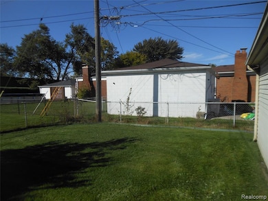 19725 Sussex St, Saint Clair Shores, MI 48081 - photo 5